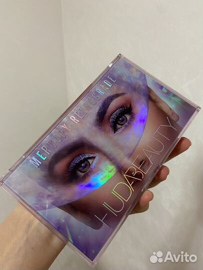 Палетка теней huda beauty