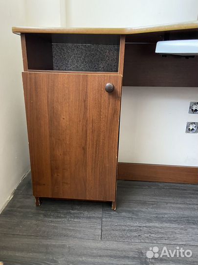 Компьютерный стол