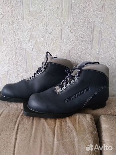 Лыжные ботинки