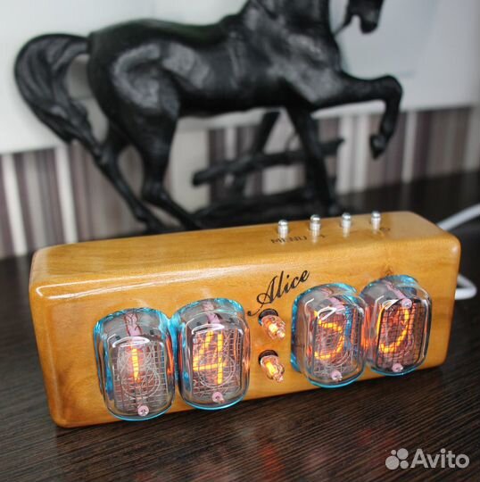 Часы ин-12 Индикаторные Настольные Дерево 