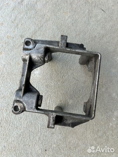 Кронштейн гидроусилителя Audi 100 c4