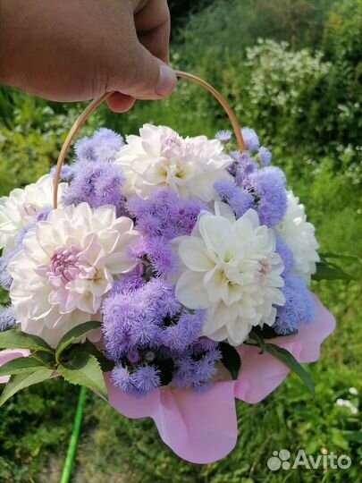 Корзина с цветами. Букеты