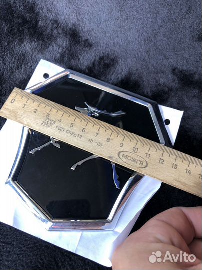 Эмблема на газель