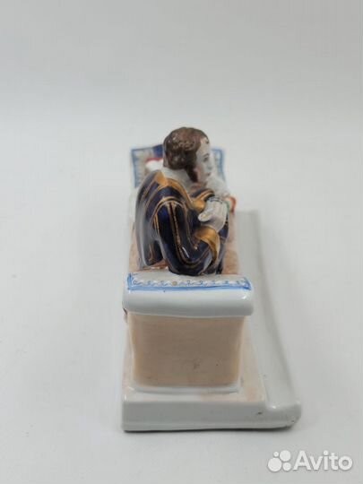 Фарфоровая чернильница «Пушкин за работой» лфз