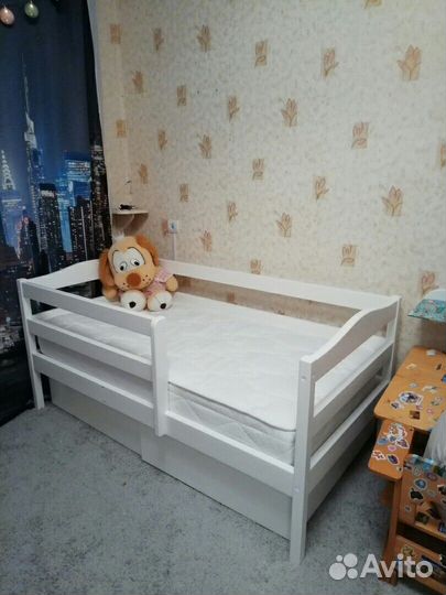 Детская кровать новая с бортиком