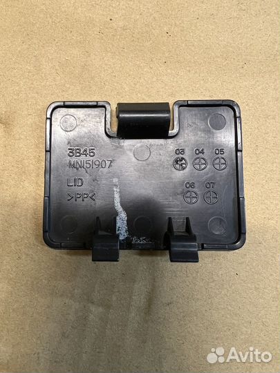 Заглушка обшивки двери багажника Паджеро 4