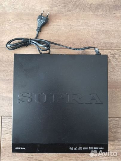 DVD-проигрыватель supra DVS-102X и набор фильмов