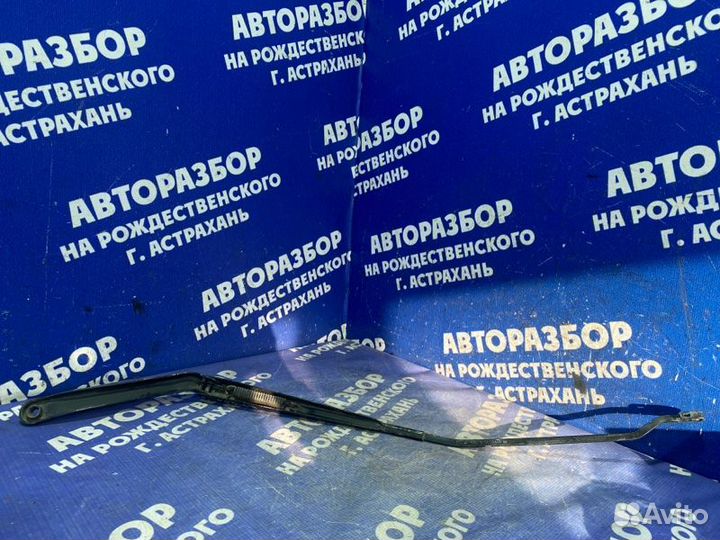 Правый поводок дворника Ford Fusion хэтчбек 2006