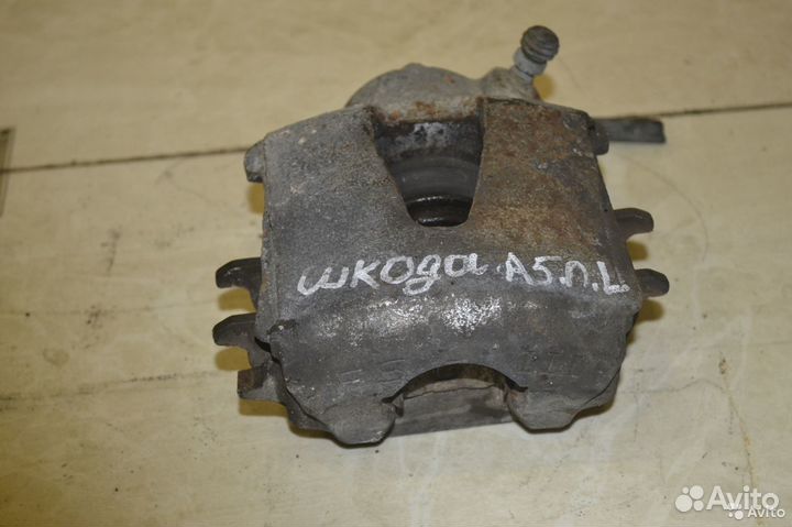 Тормозной суппорт передний левый Skoda Octavia А5