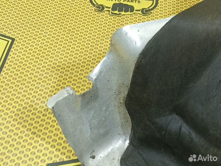 Кожух защитный топливного бака передний Nissan