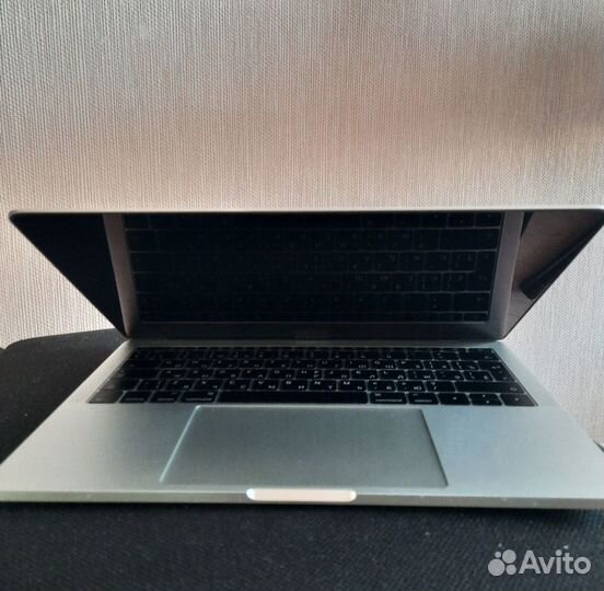 MacBook Pro 13 (2016), 8/256 гб, Core i5, Retina