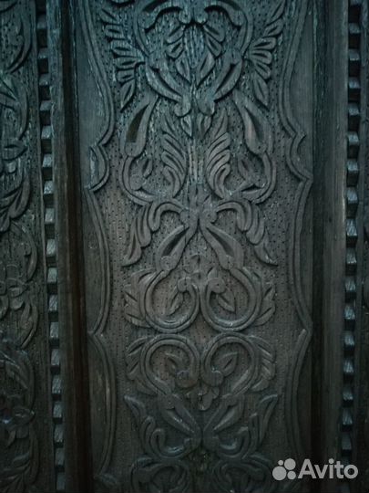 Резные деревянные ворота ручной работы