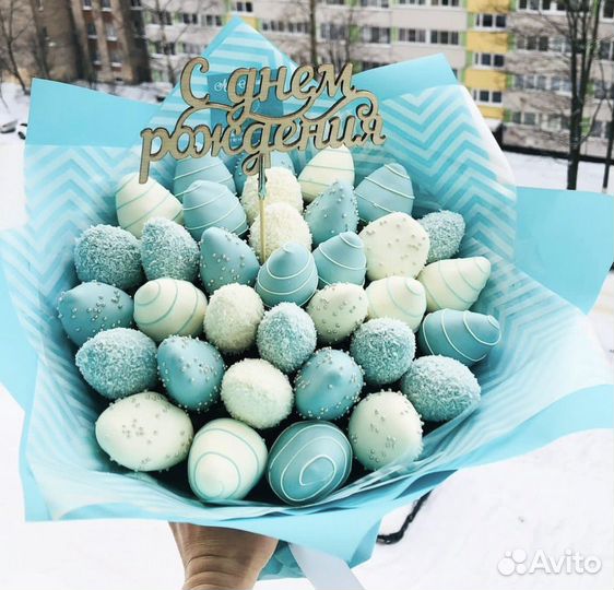 Съедобные букеты из клубники в шоколаде