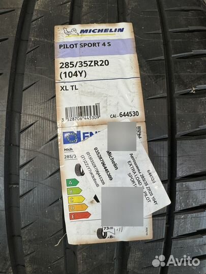 Michelin Pilot Sport 4 S 285/35 R20 104