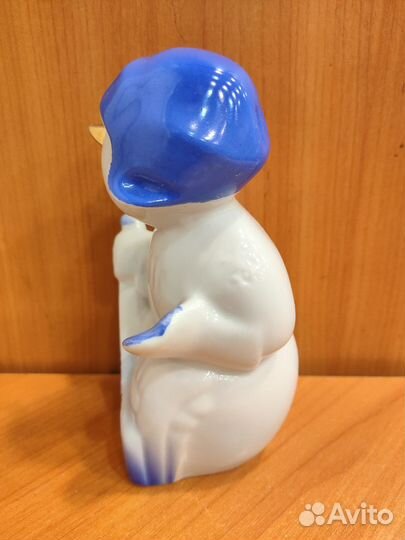 Статуэтка Снеговик хоккеист Известия