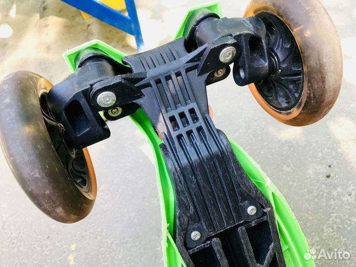 Самокат детский трехколесный Reaction до 50 кг