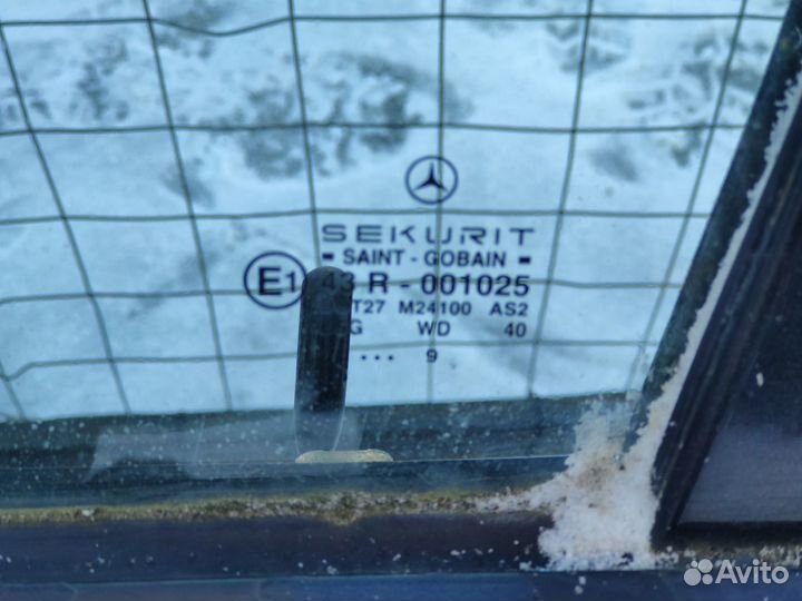 Стекло дверное переднее левое Mercedes Benz E