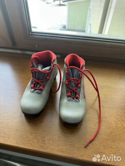 Детские лыжные ботинки
