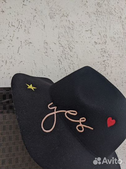 Новая шляпа женская черная с надписями