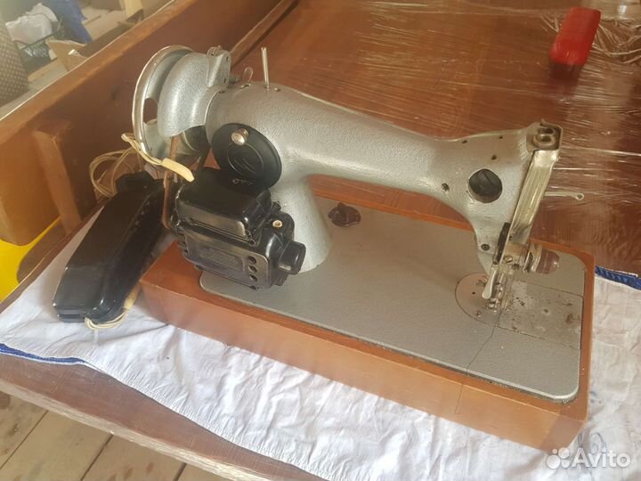 Швейная машина с электроприводом