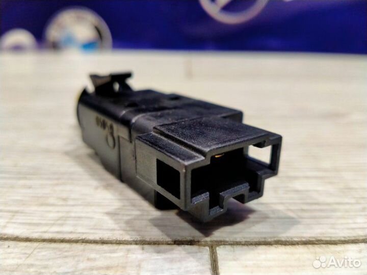 Выключатель стоп сигнала Mercedes-Benz 211.056 E