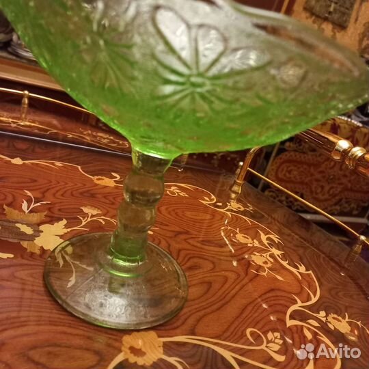 Антикварная ваза для фруктов на ножке