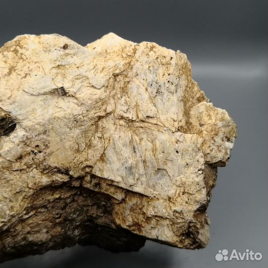 Лунный камень, биотит