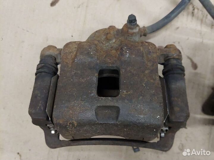 Суппорт передний Nissan Almera N15