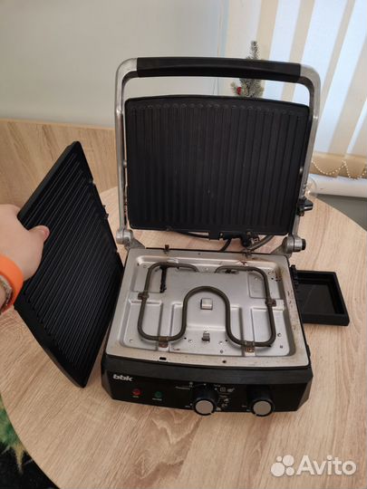 Электрогриль bbk со съёмными панелями
