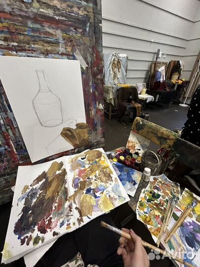 Живописный светлый этюд с чайником