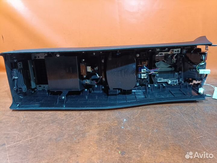 Бардачок на Nissan Skyline NV36