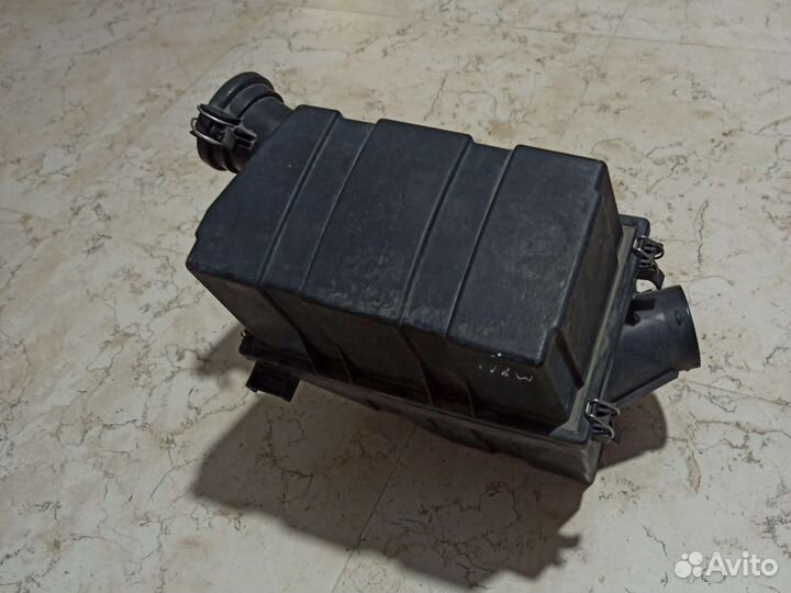 Корпус фильтра на mercedes 124