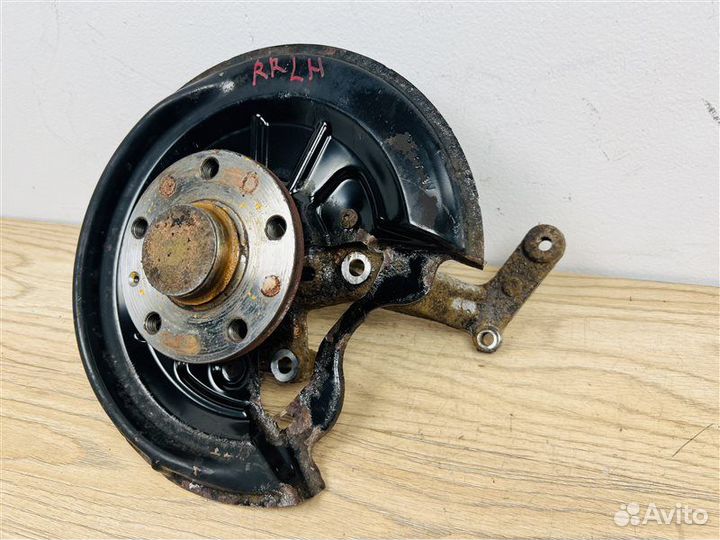 Кулак задний задний левый Volkswagen Jetta 5 BVY