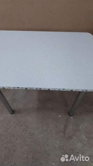 Стол кухонный