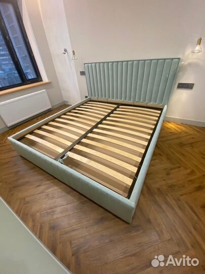 Кровать двуспальная