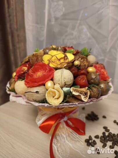 Съедобный букет из сухофруктов