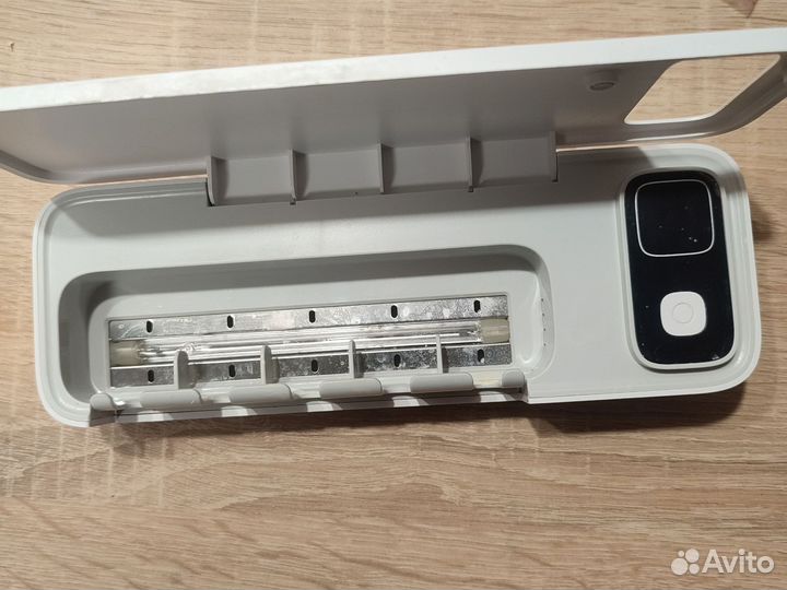 Держатель для зубных щеток с уф лампой