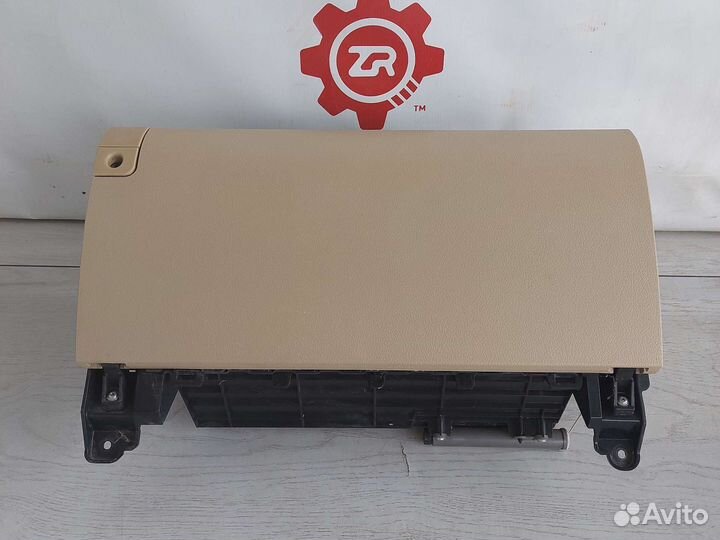 Lexus LX570 Бардачек