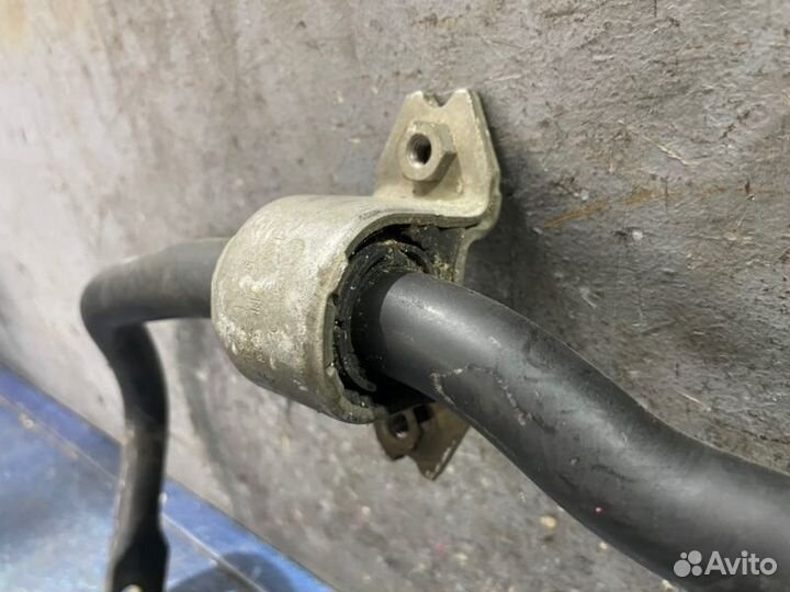 Стабилизатор передний Audi Q3 8U