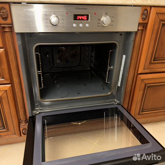 Электрическая духовка встраиваемая Elektrolux
