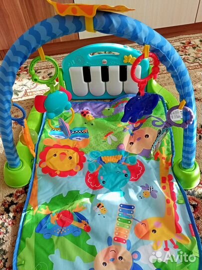 Развивающий коврик fisher price с пианино