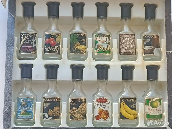 Коллекционный набор бутылок (без содержимого)