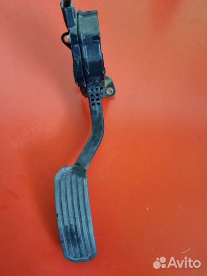 Педаль газа Toyota Camry