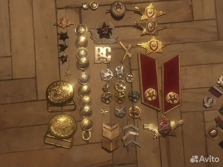 Значки или фурниура