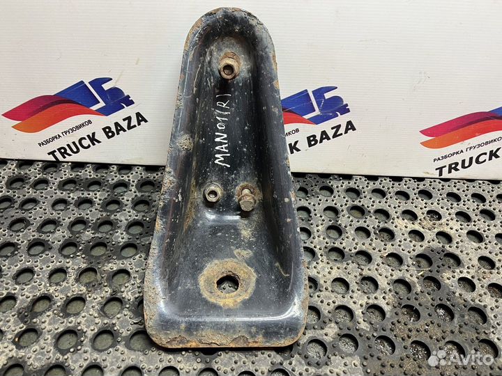 Кронштейн амортизатора передний