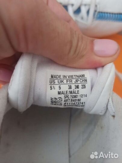 Футбольные бутсы adidas