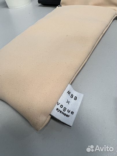 Чехол для очков Vogue x Millie Bobby Brown