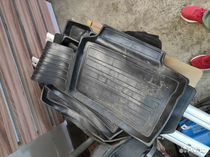 Ковры салона на Веста