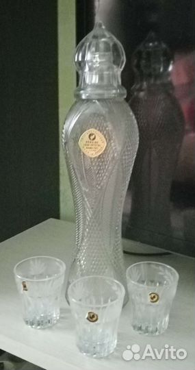 Графин с рюмками