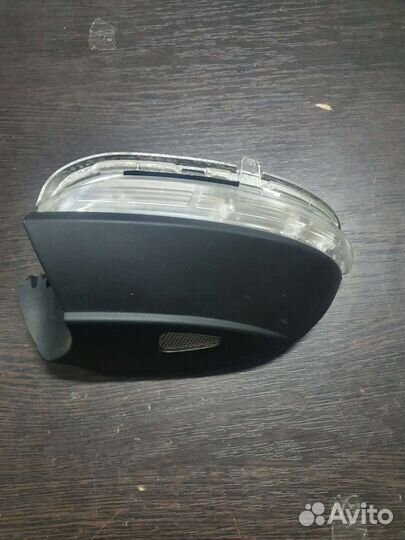 Пoвтopитeль в зеркaло Vоlkswаgеn Рassаt Cс 2008+ л